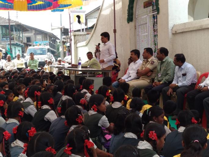 Health check-up of students and parents residing in a remote city | अतिदूर्गम ठाणापाड्यात राहणाऱ्या विद्यार्थी-पालकांची आरोग्य तपासणी