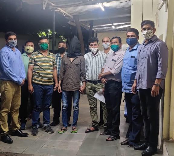 Wanted goons arrested in Thane for several offenses including ransom | खंडणीसह अनेक गुन्हयांमध्ये वॉन्टेड गुंड अखेर ठाण्यात जेरबंद Wanted goons arrested in Thane for several offenses including ransom | खंडणीसह अनेक गुन्हयांमध्ये वॉन्टेड गुंड अखेर ठाण्यात जेरबंद