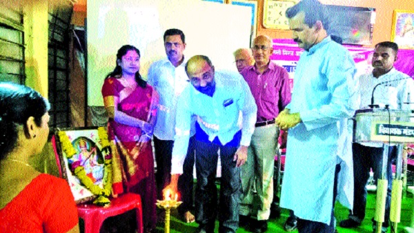 Garbage is not a disaster, but wealth! Sanjay Kamble: The beginning of the lecture in the municipal corporation | कचरा ही आपत्ती नव्हे, संपत्ती! संजय कांबळे : महापालिकेच्या व्याख्यानमालेची सुरूवात Garbage is not a disaster, but wealth! Sanjay Kamble: The beginning of the lecture in the municipal corporation | कचरा ही आपत्ती नव्हे, संपत्ती! संजय कांबळे : महापालिकेच्या व्याख्यानमालेची सुरूवात