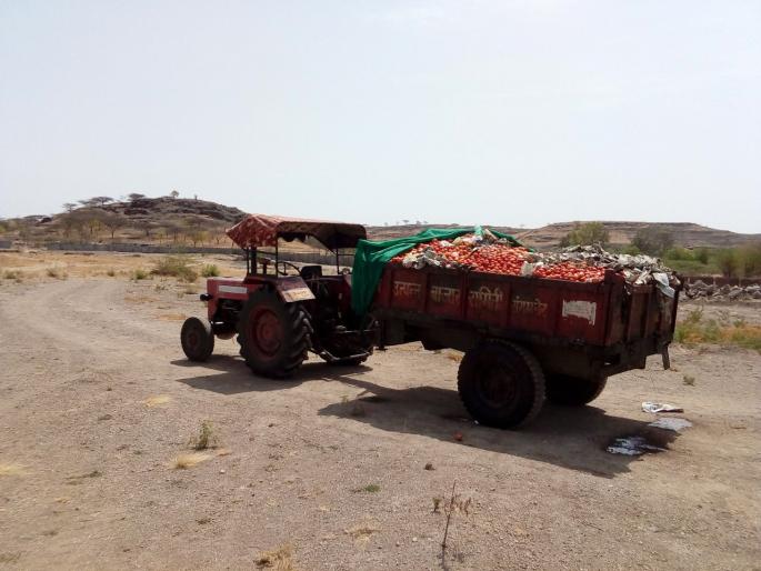 Villagers in Sangamner taluka blocked the trawler | संगमनेर तालुक्यातील ग्रामस्थांनी अडविले कच-याचे ट्रॅक्टर