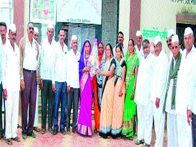 Rekha Bodke, the sarpanch of the Vadzire Gram Panchayat | वडझिरे ग्रामपंचायतीच्या सरपंचपदी रेखा बोडके Rekha Bodke, the sarpanch of the Vadzire Gram Panchayat | वडझिरे ग्रामपंचायतीच्या सरपंचपदी रेखा बोडके