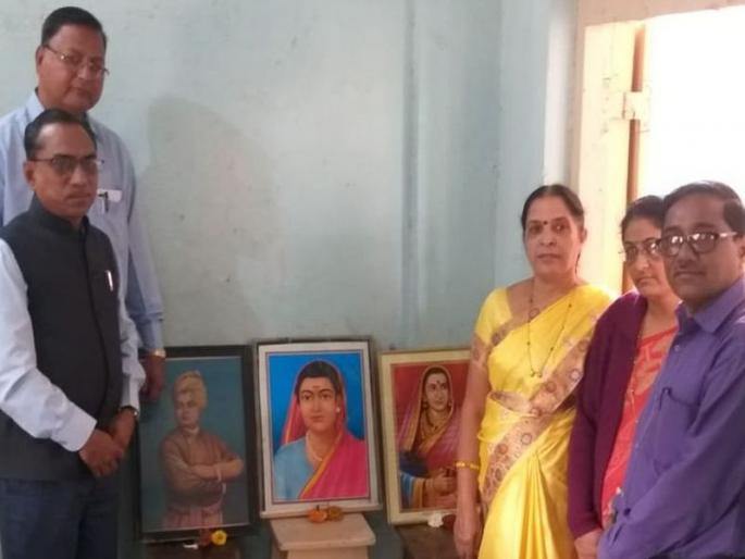 The nation should contemplate the sacrifice of men | राष्टÑपुरूषांच्या त्यागाचे चिंतन व्हावे The nation should contemplate the sacrifice of men | राष्टÑपुरूषांच्या त्यागाचे चिंतन व्हावे