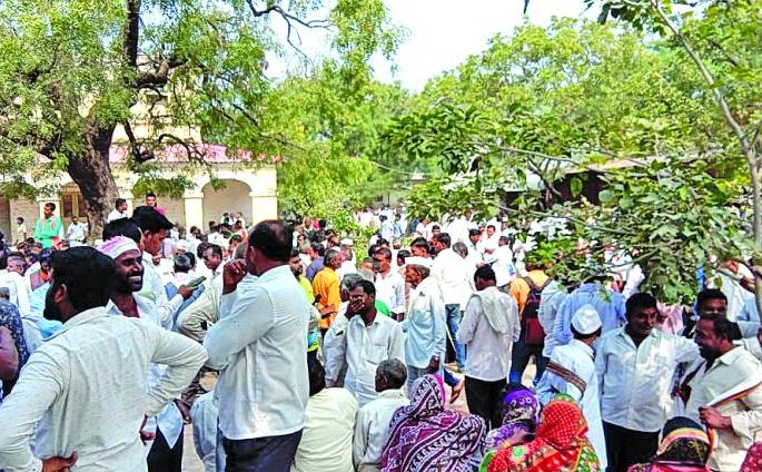 Zilla Parishad Elections: 503 application for 52 groups in Washim | जिल्हा परिषद निवडणूक : वाशिममध्ये ५२ गटाकरिता ५०३ अर्ज Zilla Parishad Elections: 503 application for 52 groups in Washim | जिल्हा परिषद निवडणूक : वाशिममध्ये ५२ गटाकरिता ५०३ अर्ज