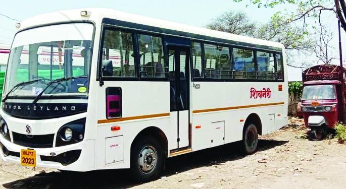 Private travels business 'lockdown' | खासगी वाहतूकदारांचा व्यवसाय ‘लॉकडाउन’