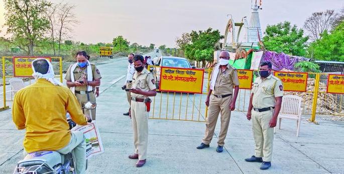 There is no unlicensed entry in Washim district; Police deployed at the border | वाशीम जिल्ह्यात विनापरवाना प्रवेश नाही; सीमेवर पोलीस तैनात There is no unlicensed entry in Washim district; Police deployed at the border | वाशीम जिल्ह्यात विनापरवाना प्रवेश नाही; सीमेवर पोलीस तैनात