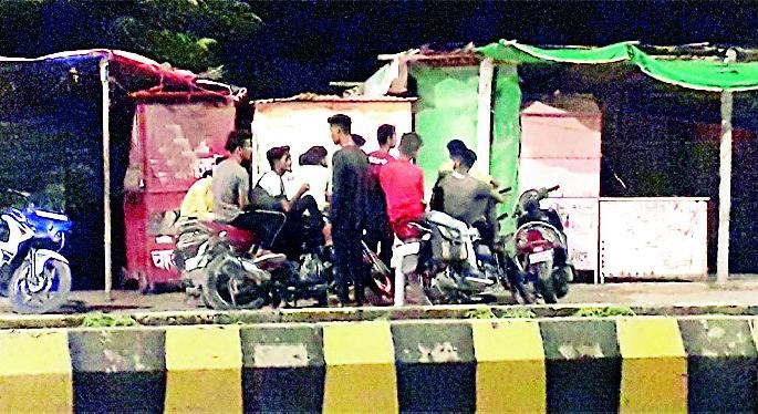 Who will cover the Roadroms? | रोडरोमिओंना आवरणार कोण?