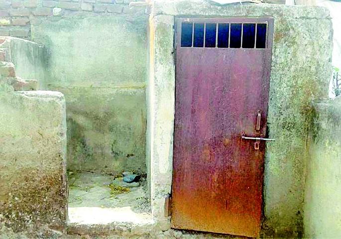 Moments of hell are going to die | चिमुकल्यांना सोसाव्या लागताहेत नरकयातना