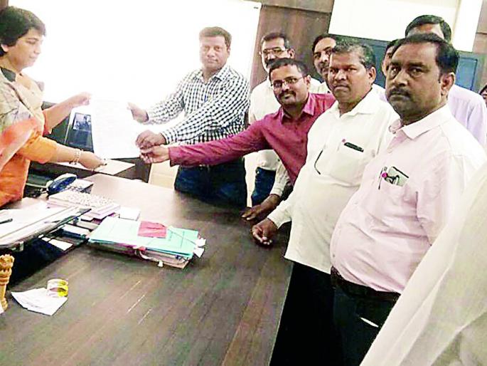 The political arena of the national celebration will be held in the Gram Sabha | राष्ट्रीय सणाला होणाऱ्यां ग्रामसभा ठरतात राजकीय आखाडा The political arena of the national celebration will be held in the Gram Sabha | राष्ट्रीय सणाला होणाऱ्यां ग्रामसभा ठरतात राजकीय आखाडा