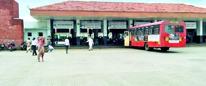Safe travel by village train | गावगाड्याचा लोकवाहिनीतून सुरक्षित प्रवास Safe travel by village train | गावगाड्याचा लोकवाहिनीतून सुरक्षित प्रवास