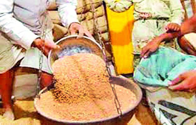 Shop online; But shopkeeper on the saline | दुकान आॅनलाईन; पण दुकानदार सलाईनवर