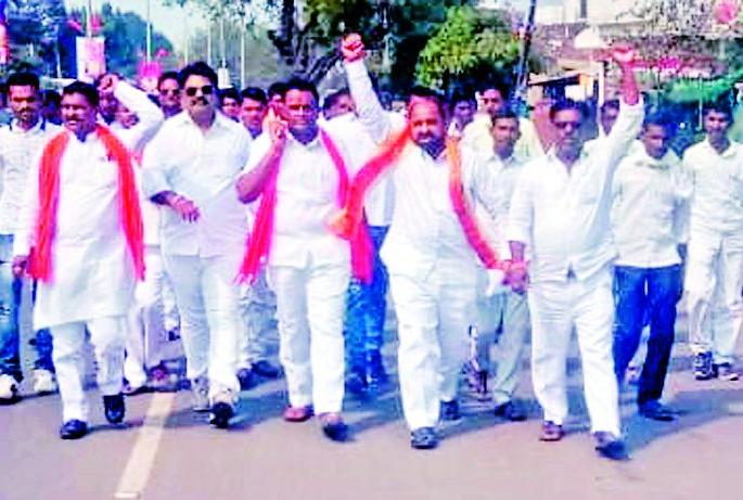 Shiv Sena's greetings stolen from Wani city | वणी शहरात शिवसेनेच्या अभिवादन फलकाची चोरी Shiv Sena's greetings stolen from Wani city | वणी शहरात शिवसेनेच्या अभिवादन फलकाची चोरी