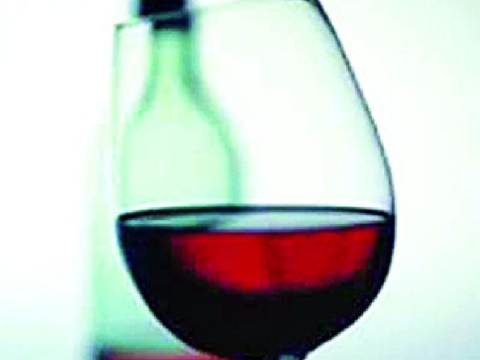 Smuggling liquor from students' school | विद्यार्थ्यांच्या दप्तरातून दारू तस्करी Smuggling liquor from students' school | विद्यार्थ्यांच्या दप्तरातून दारू तस्करी