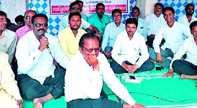 Contractors fasting in Digras | दिग्रसमध्ये कंत्राटदारांचे उपोषण