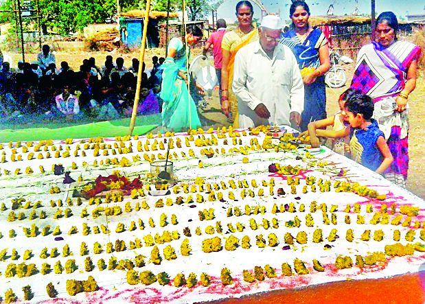 Offering tribute to Shahida at Kurah | कुऱ्हा येथे शहिदाला श्रद्धांजली अर्पण Offering tribute to Shahida at Kurah | कुऱ्हा येथे शहिदाला श्रद्धांजली अर्पण