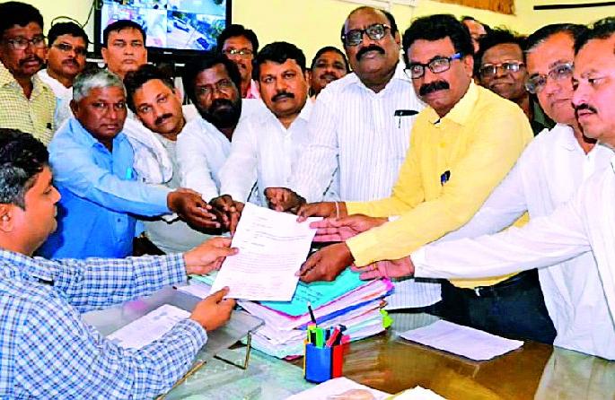 Kashmiri students protest against marriages | काश्मिरी विद्यार्थ्यांना मारहाणीचा निषेध