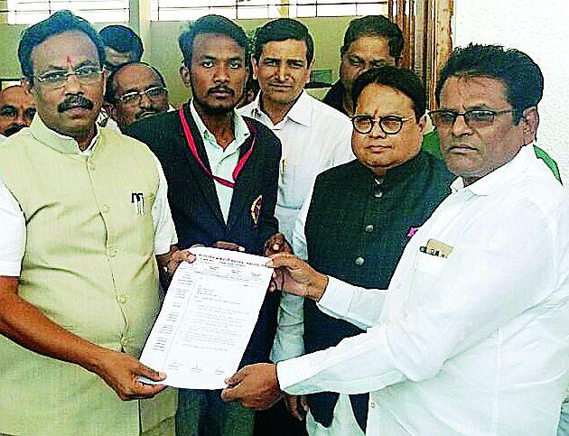 Request to the Minister of Education of the Castrie Employee Federation | कास्ट्राईब कर्मचारी महासंघाचे शिक्षणमंत्र्यांना निवेदन Request to the Minister of Education of the Castrie Employee Federation | कास्ट्राईब कर्मचारी महासंघाचे शिक्षणमंत्र्यांना निवेदन