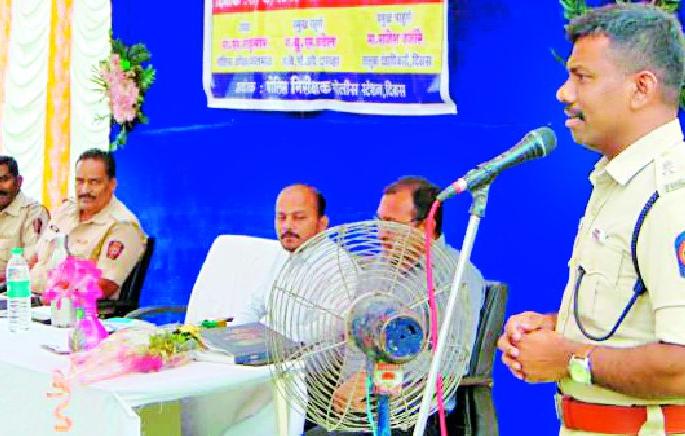 All people should raise their minds above idols | मूर्त्यांपेक्षा सर्वांनी आपली मने मोठी करावी All people should raise their minds above idols | मूर्त्यांपेक्षा सर्वांनी आपली मने मोठी करावी