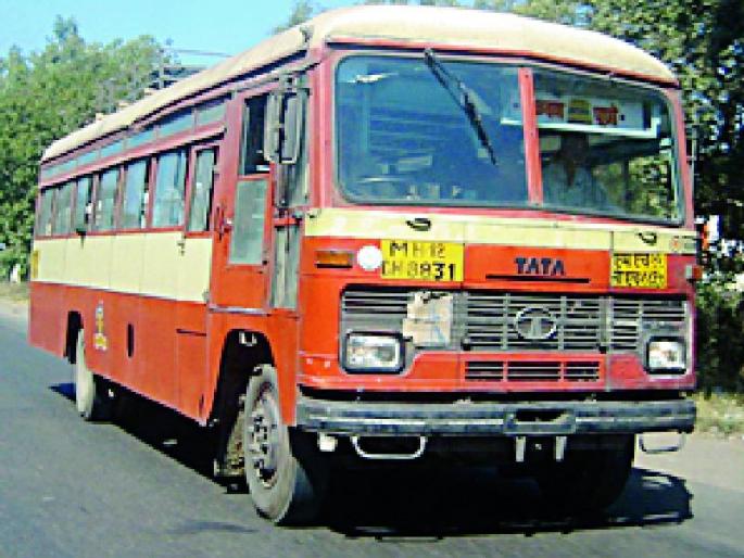 ST corporation promoted temporary workers | एसटी महामंडळाने दिली अस्थायी कामगारांना बढती ST corporation promoted temporary workers | एसटी महामंडळाने दिली अस्थायी कामगारांना बढती