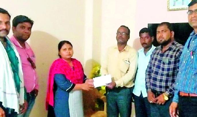 Government avoids pension, friends reduce tension | सरकारने टाळली पेन्शन, मित्रांनी कमी केले टेन्शन