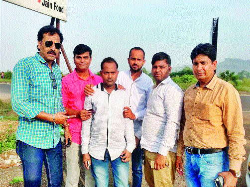 Sandy's Cynesthetic Pursuit of Detective 'Sandy' | तोतया दिग्दर्शक ‘सॅन्डी’चा सिनेस्टाइल पाठलाग  Sandy's Cynesthetic Pursuit of Detective 'Sandy' | तोतया दिग्दर्शक ‘सॅन्डी’चा सिनेस्टाइल पाठलाग