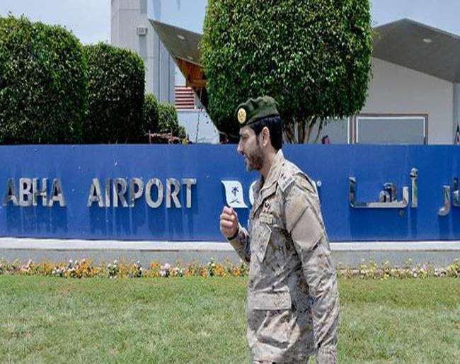 Yemen's separatist attack on Saudi airport; 1 killed, 21 injured | सौदीच्या विमानतळावर येमेनच्या फुटीरवाद्यांचा हल्ला; 1 ठार, 21 जखमी Yemen's separatist attack on Saudi airport; 1 killed, 21 injured | सौदीच्या विमानतळावर येमेनच्या फुटीरवाद्यांचा हल्ला; 1 ठार, 21 जखमी