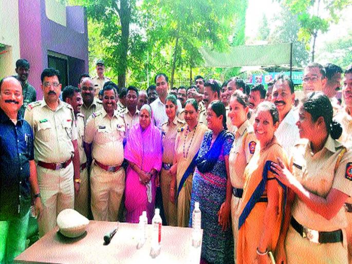 Conscientiousness of police: Sindhutai supp | पोलिसांची कर्तव्यनिष्ठा कौतुकास्पद : सिंधूताई सपकाळ