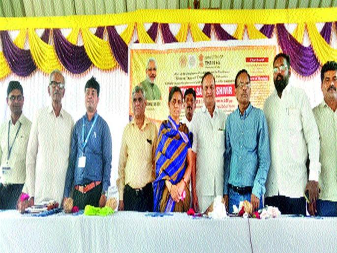 Weaving for the weavers at Nagda | नागडे येथे विणकरांसाठी सहयोग शिबिर Weaving for the weavers at Nagda | नागडे येथे विणकरांसाठी सहयोग शिबिर