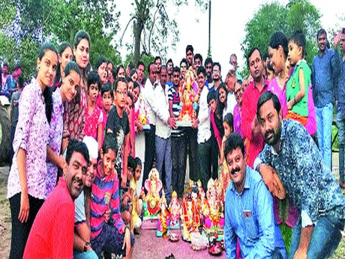 Message to Ganaraya in a warm atmosphere in the CIDCO area | सिडको भागात भावपूर्ण वातावरणात गणरायाला निरोप Message to Ganaraya in a warm atmosphere in the CIDCO area | सिडको भागात भावपूर्ण वातावरणात गणरायाला निरोप