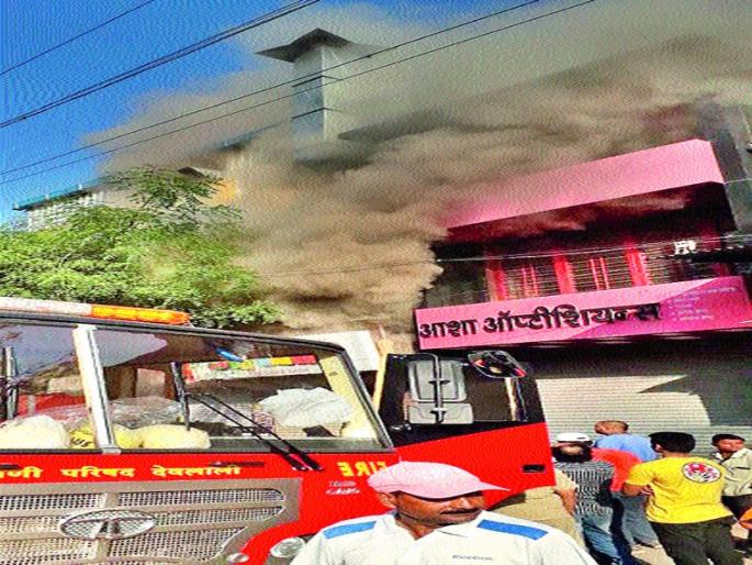 Dreadful fire in Deolali bakery | देवळालीत बेकरीला भीषण आग Dreadful fire in Deolali bakery | देवळालीत बेकरीला भीषण आग