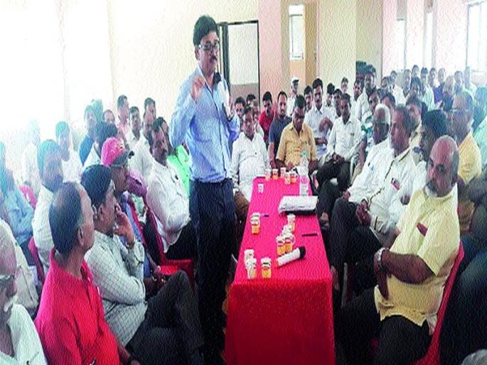 Not just entrepreneurs, give workers a package | केवळ उद्योजकांना नको, कामगारांना द्या पॅकेज Not just entrepreneurs, give workers a package | केवळ उद्योजकांना नको, कामगारांना द्या पॅकेज