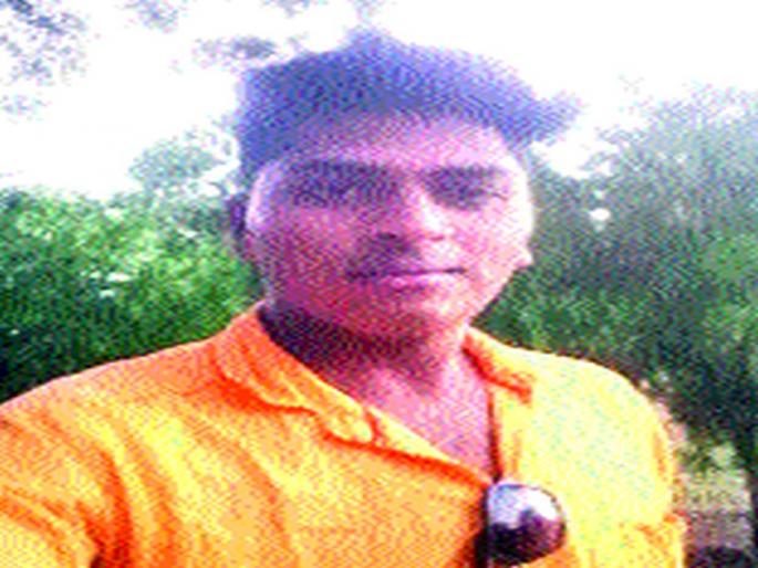 Two-wheelers killed in trucks | ट्रकच्या धडकेत दुचाकीवरील युवक ठार Two-wheelers killed in trucks | ट्रकच्या धडकेत दुचाकीवरील युवक ठार