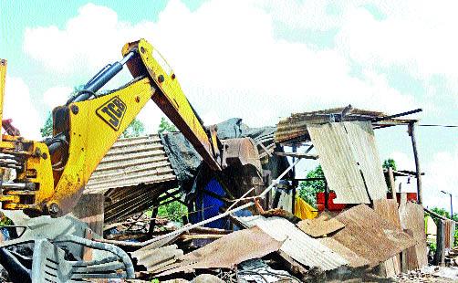  The squad revolves around the encroaching of the scrap market | भंगार बाजाराचे अतिक्रमण रोखण्यासाठी फिरते पथक