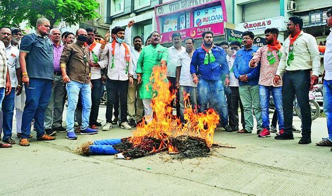 BJP burns CM's statue | भाजपने जाळला मुख्यमंत्र्यांचा पुतळा BJP burns CM's statue | भाजपने जाळला मुख्यमंत्र्यांचा पुतळा