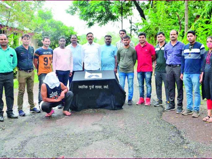 Bihari Babu Cyber, a gangster through net banking, is finally on the receiving end of the cell | नेट बँकिंगद्वारे गंडा घालणारा बिहारी बाबू सायबर अखेर सेलच्या गळाला Bihari Babu Cyber, a gangster through net banking, is finally on the receiving end of the cell | नेट बँकिंगद्वारे गंडा घालणारा बिहारी बाबू सायबर अखेर सेलच्या गळाला