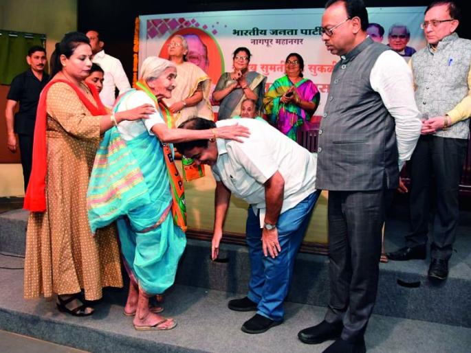 Keep moving forward with a flag of party ideas | पक्षाच्या विचारांचा झेंडा घेऊन पुढे चालत रहा