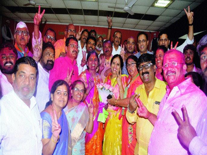 BJP dominates all three seats in the city; The clock ticks at Sena's Balekile in Deolali | शहरात तिन्ही जागांवर भाजपचे वर्चस्व कायम; देवळालीत सेनेच्या बालेकिल्ल्यात घड्याळाची टिकटिक  BJP dominates all three seats in the city; The clock ticks at Sena's Balekile in Deolali | शहरात तिन्ही जागांवर भाजपचे वर्चस्व कायम; देवळालीत सेनेच्या बालेकिल्ल्यात घड्याळाची टिकटिक