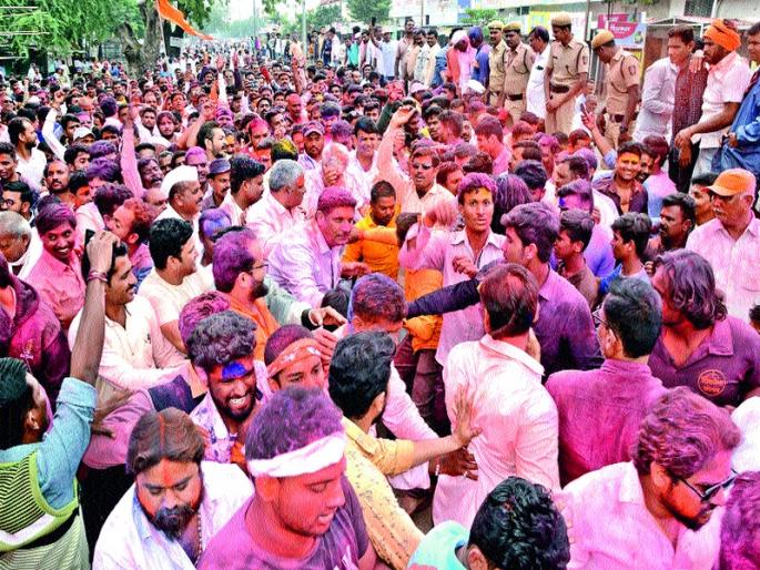 Malegavi Shiv Sena cheers | मालेगावी शिवसेनेचा जल्लोष  Malegavi Shiv Sena cheers | मालेगावी शिवसेनेचा जल्लोष