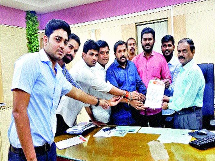 Opposition of PAN card to open bank account | बँक खाते उघडताना पॅनकार्ड सक्तीला विरोध Opposition of PAN card to open bank account | बँक खाते उघडताना पॅनकार्ड सक्तीला विरोध