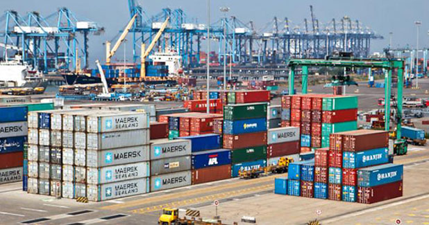 Dump the SalesTax in the duties of the driver | ड्रायपोर्टच्या कामात सेल्सटॅक्सचा खोडा Dump the SalesTax in the duties of the driver | ड्रायपोर्टच्या कामात सेल्सटॅक्सचा खोडा