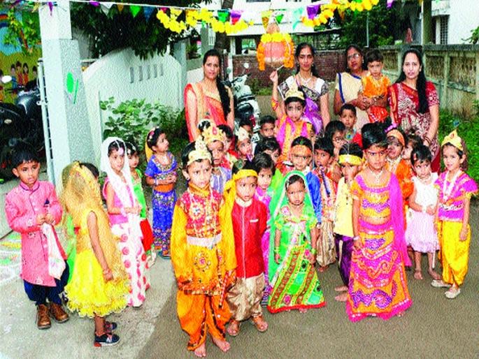 'Govinda aa ray aa ...' shouted in the city area | ‘गोविंदा आला रे आला...’ शहर परिसरात जल्लोष 'Govinda aa ray aa ...' shouted in the city area | ‘गोविंदा आला रे आला...’ शहर परिसरात जल्लोष