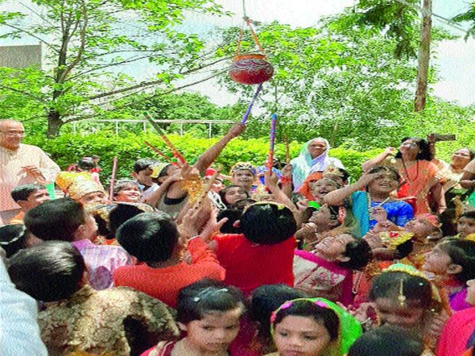 Palanquin procession to Sri Krishnanagar | श्रीकृष्णनगरला पालखीची मिरवणूक Palanquin procession to Sri Krishnanagar | श्रीकृष्णनगरला पालखीची मिरवणूक