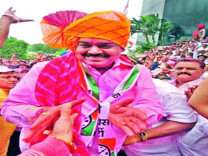  Break in Kadam's hat-trick from Dilip Bunker in Niphad | निफाडमध्ये दिलीप बनकरांकडून कदम यांच्या हॅट्ट्रिकला ब्रेक