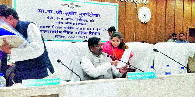 School guard wall | शाळांच्या संरक्षक भिंतीचा भार School guard wall | शाळांच्या संरक्षक भिंतीचा भार