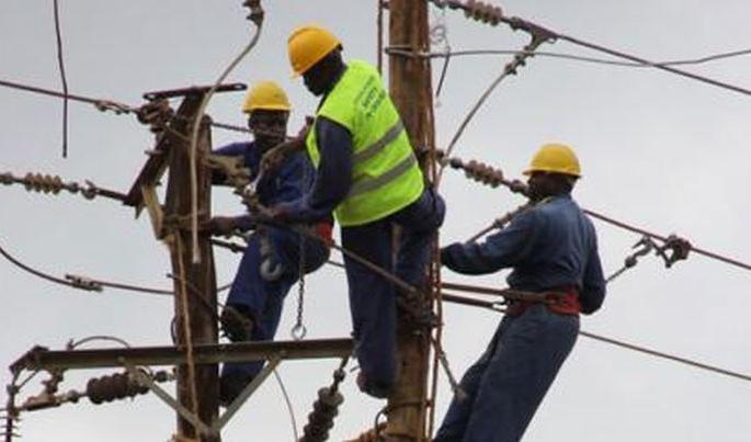 Recruitment for 8500 posts in Mahapareshan | ऊर्जा विभागात होणार महाभरती; महापारेषणमध्ये ८५०० पदांवर भरती Recruitment for 8500 posts in Mahapareshan | ऊर्जा विभागात होणार महाभरती; महापारेषणमध्ये ८५०० पदांवर भरती