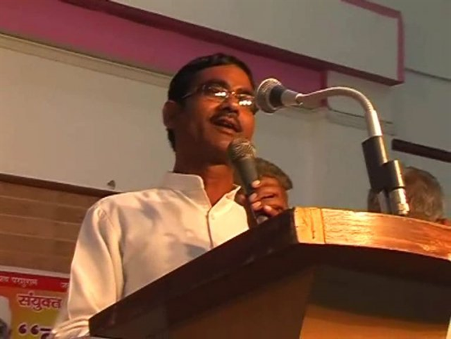 Bjp Bachelors Can Marry Gori Kashmiri Girls Without Any Fear Says Bjp Mla Vikram Saini | Video:अविवाहित कार्यकर्त्यांनो काश्मीरात जा अन् गोऱ्या मुलीशी लग्न करा; भाजपा आमदाराचं विधान Bjp Bachelors Can Marry Gori Kashmiri Girls Without Any Fear Says Bjp Mla Vikram Saini | Video:अविवाहित कार्यकर्त्यांनो काश्मीरात जा अन् गोऱ्या मुलीशी लग्न करा; भाजपा आमदाराचं विधान