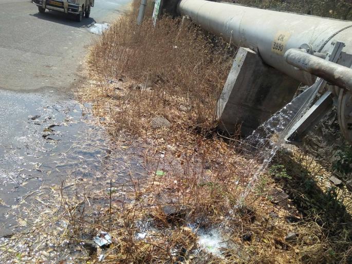 Throwback from CIDCO's water pipeline | सिडकोच्या जलवाहिनीची गळती थांबेना Throwback from CIDCO's water pipeline | सिडकोच्या जलवाहिनीची गळती थांबेना