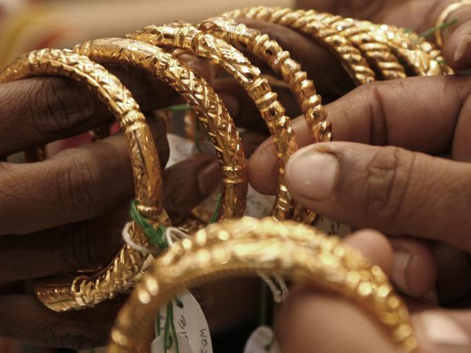 Out of rule deposit Scheme will hit Nagpur's jewelers | नियमबाह्य ठेवी योजनेचा नागपुरातील सराफांना बसणार फटका Out of rule deposit Scheme will hit Nagpur's jewelers | नियमबाह्य ठेवी योजनेचा नागपुरातील सराफांना बसणार फटका
