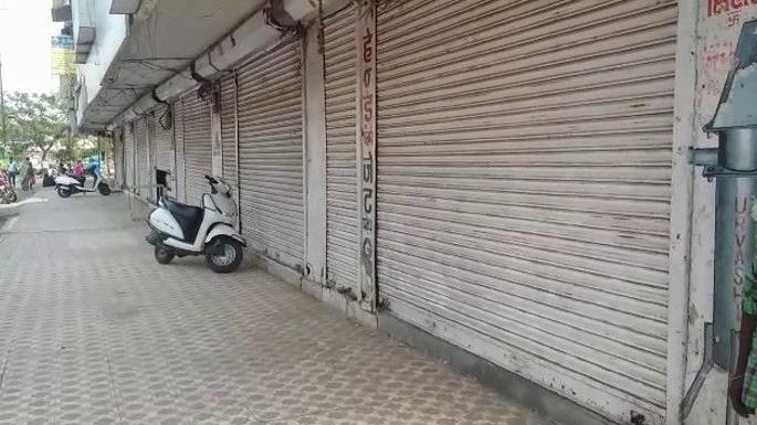 Markets closed on weekends in Nagpur; Online food supply started | नागपुरात शनिवार व रविवार बाजारपेठा बंद; ऑनलाईन खाद्यपदार्थ पुरवठा सुरू Markets closed on weekends in Nagpur; Online food supply started | नागपुरात शनिवार व रविवार बाजारपेठा बंद; ऑनलाईन खाद्यपदार्थ पुरवठा सुरू