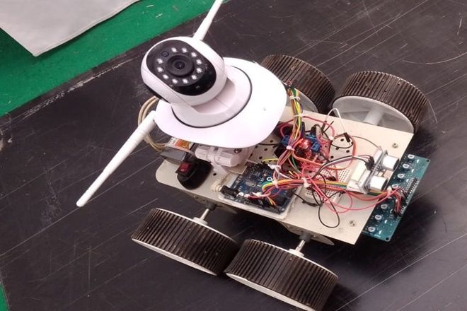 Trains will be cleaned by ultraviolet rays | अल्ट्राव्हायोलेट किरणांद्वारे होणार रेल्वेगाड्यांची सफाई Trains will be cleaned by ultraviolet rays | अल्ट्राव्हायोलेट किरणांद्वारे होणार रेल्वेगाड्यांची सफाई