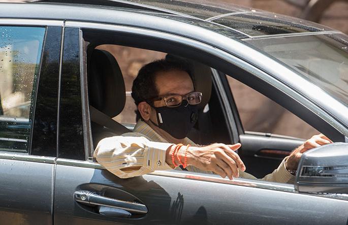 'he wanted to go to a company as a driver, came here by mistake', narayan rane on CM uddhav thackarey | 'कुठल्या तरी कंपनीत ड्रायव्हर म्हणून जायचं, हे चुकून इकडं आलेत'